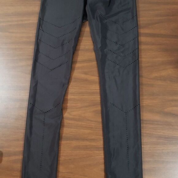 Electric Yoga Laser Cut Design Leggings Sexy Line Up the Back of Your Leg Medium - Picture 1 of 7